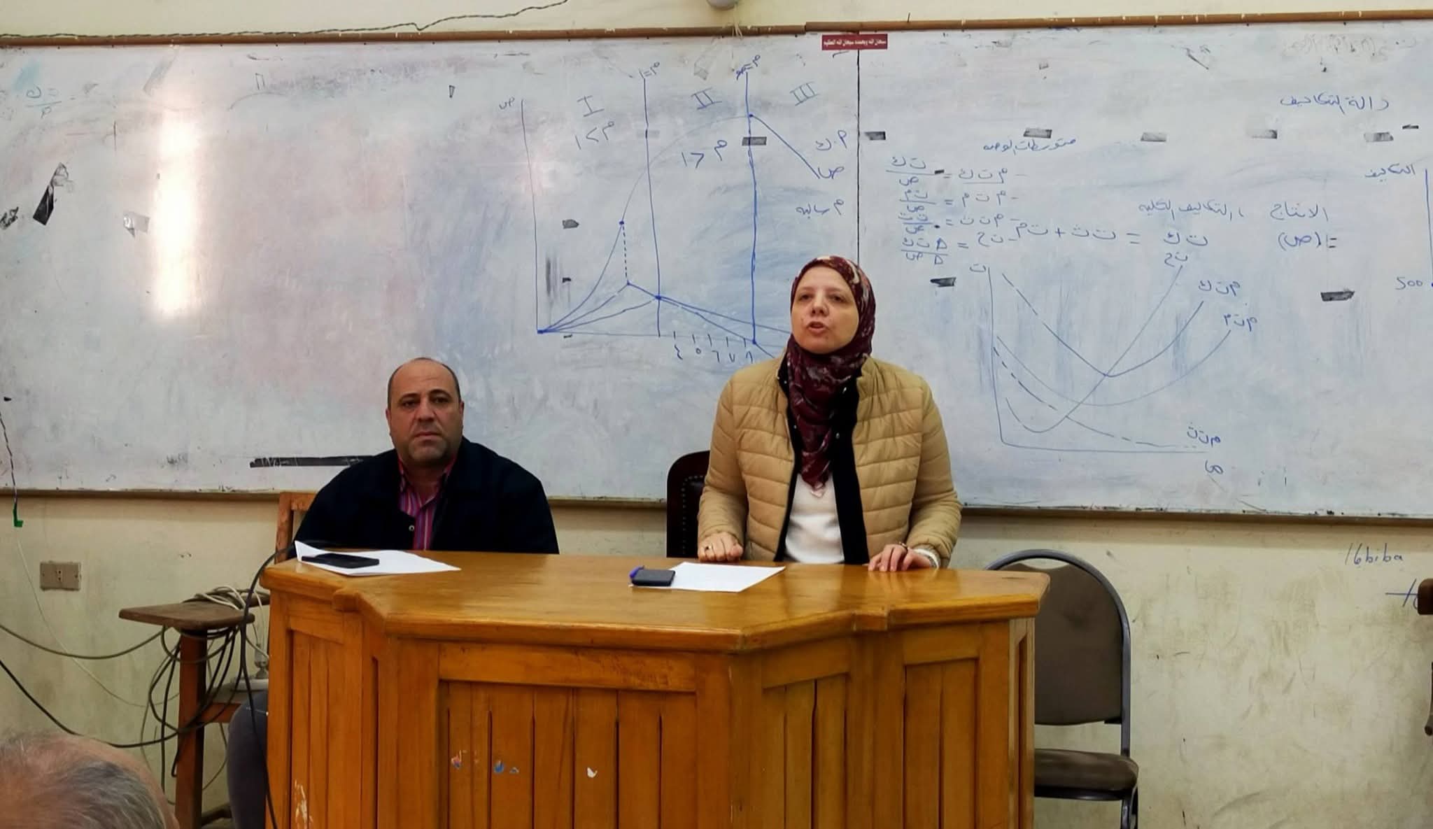 عقد اجتماع للسادة الإداريين بالكلية 