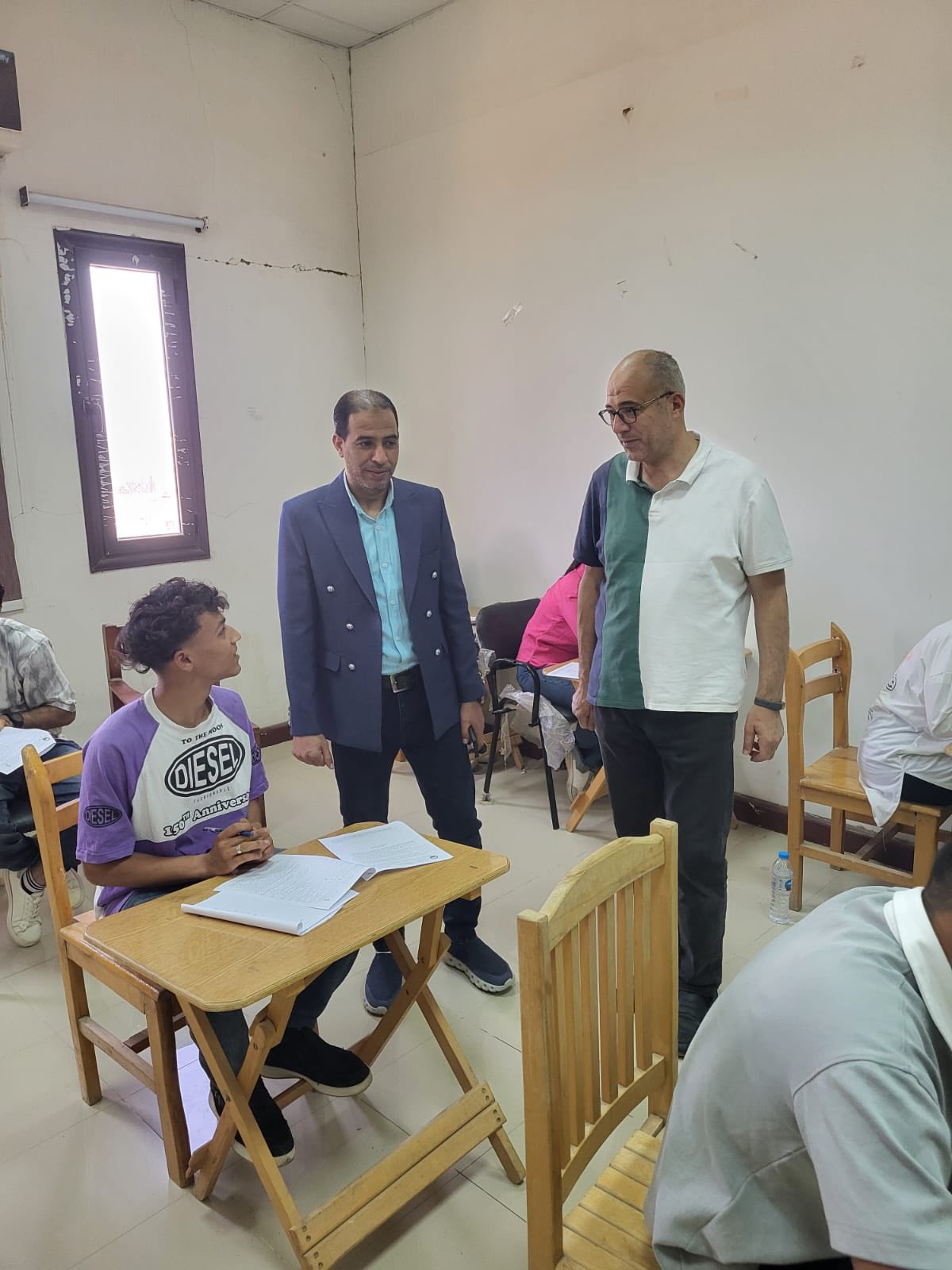 أ.د/ طاهر حسن محمد يتابع امتحانات برنامج الإرشاد السياحي البيئي بكلية السياحة والفنادق