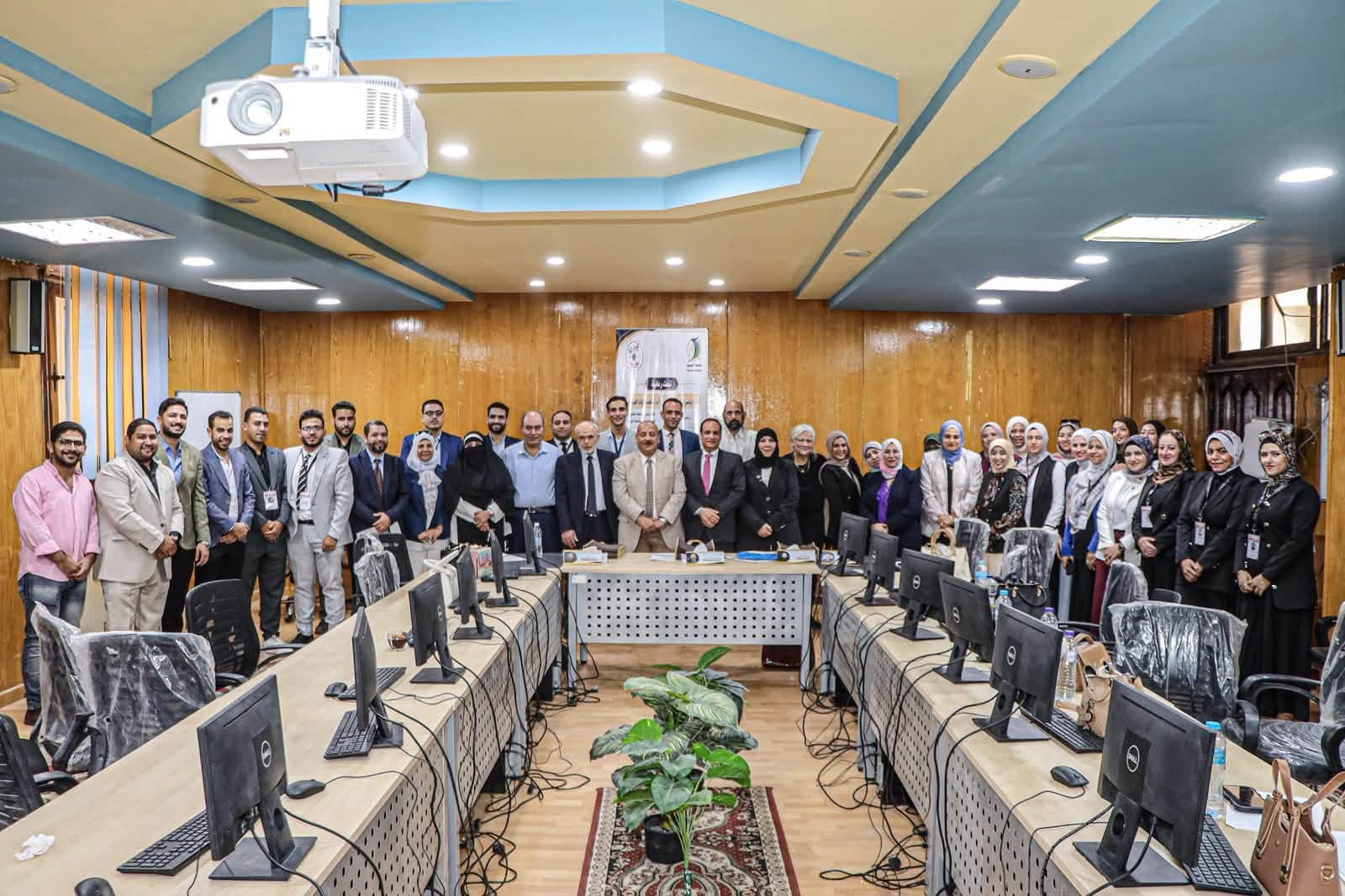 البرنامج التدريبي لتأهيل وبناء قدرات أعضاء الهيئة المعاونةً بالكلية