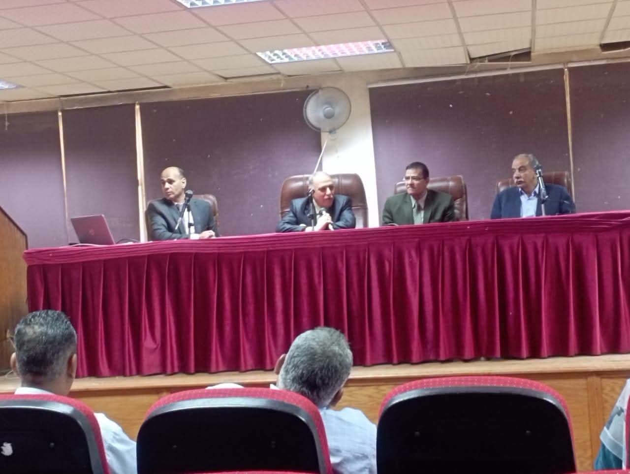 كلية دار العلوم تنفذ برنامجا تدريبيا للسادة الإداريين لتعزيز العمل الجماعي والاتصال الفعال.