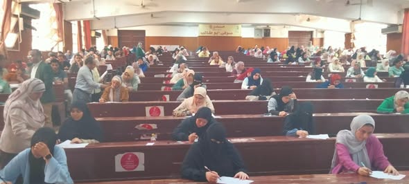 تفقد اللجان الامتحانية ومتابعة سير أعمال امتحانات الدراسات العليا بالكلية 