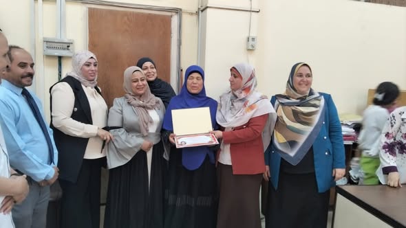 تكريم السيدة/ فاطمة محمود إسماعيل بمناسبة بلوغها سن المعاش