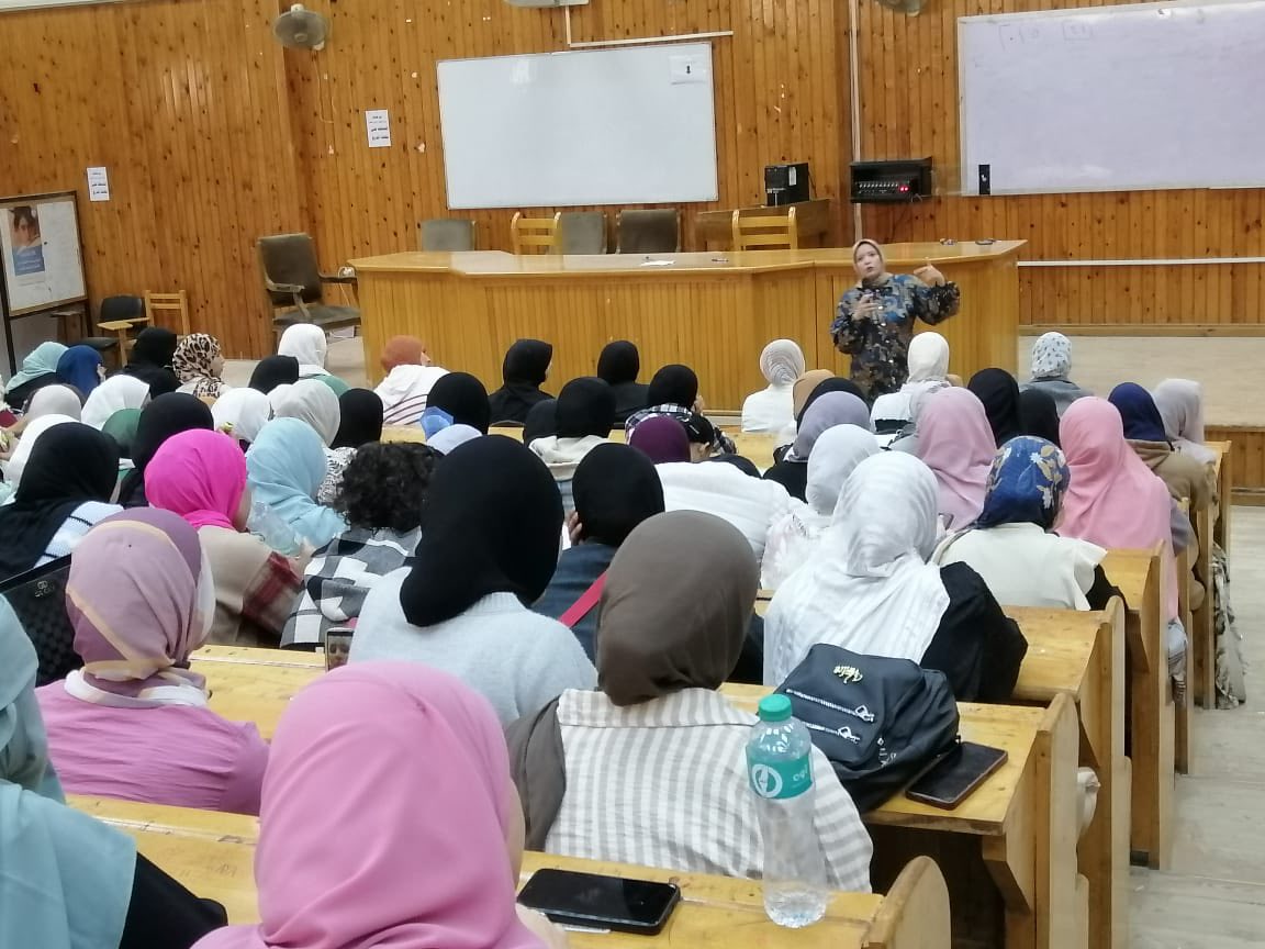 برنامج السياحة الرياضية ينظم ندوة توعوية حول  “الثقافة المالية والأنشطة غير المصرفية  لطلاب المستوى الأول