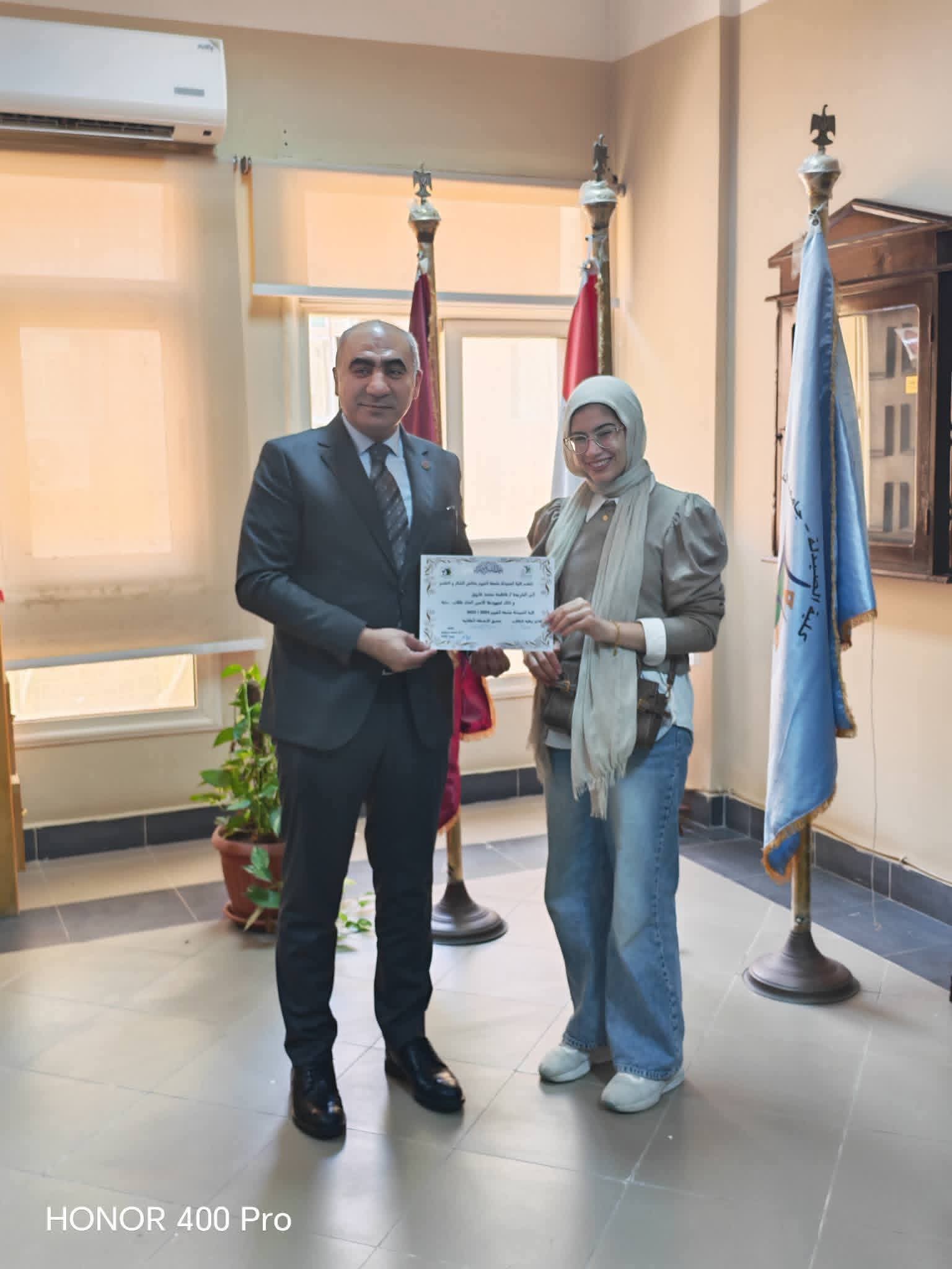 تكريم أمين اتحاد طلاب كلية الصيدلة السابق  