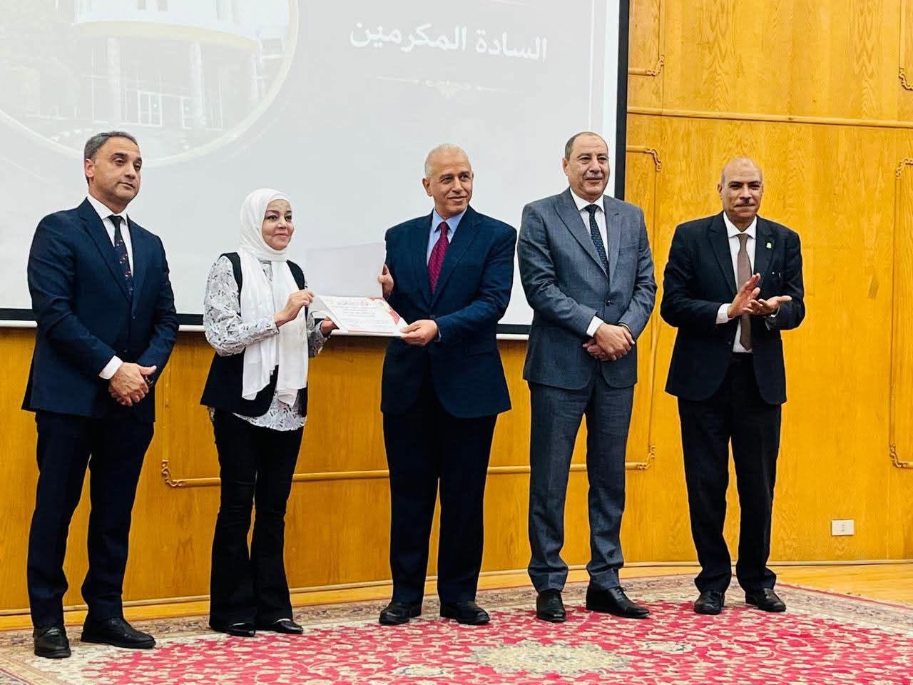 عميد كلية السياحة والفنادق تحصد تكريمًا من جامعة الفيوم تقديرًا لجهودها المجتمعية