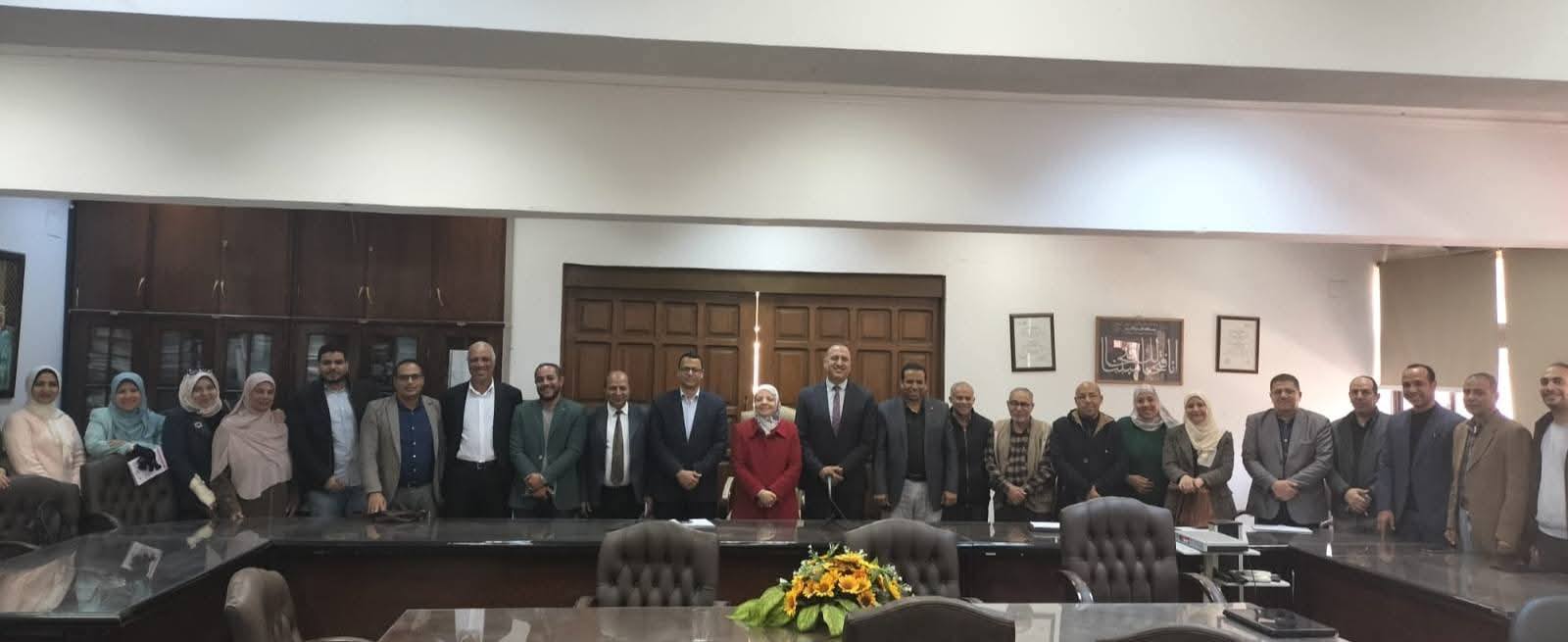 دورة تدريبية عن (الجوانب المالية والقانونية في الإدارة الجامعية)