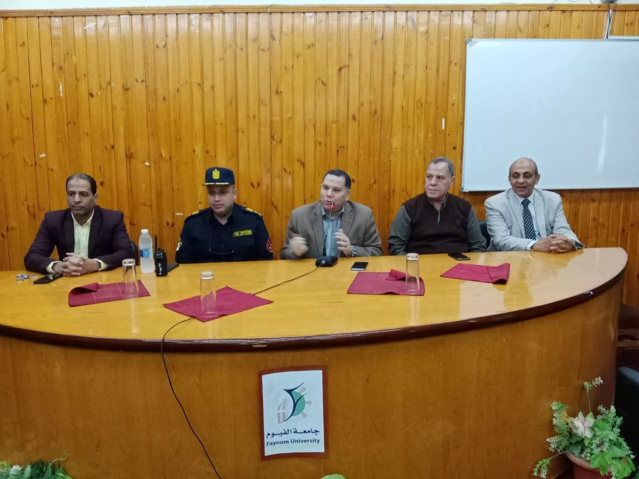 تنفيذ خطة إخلاء تدريبية بكلية السياحة والفنادق