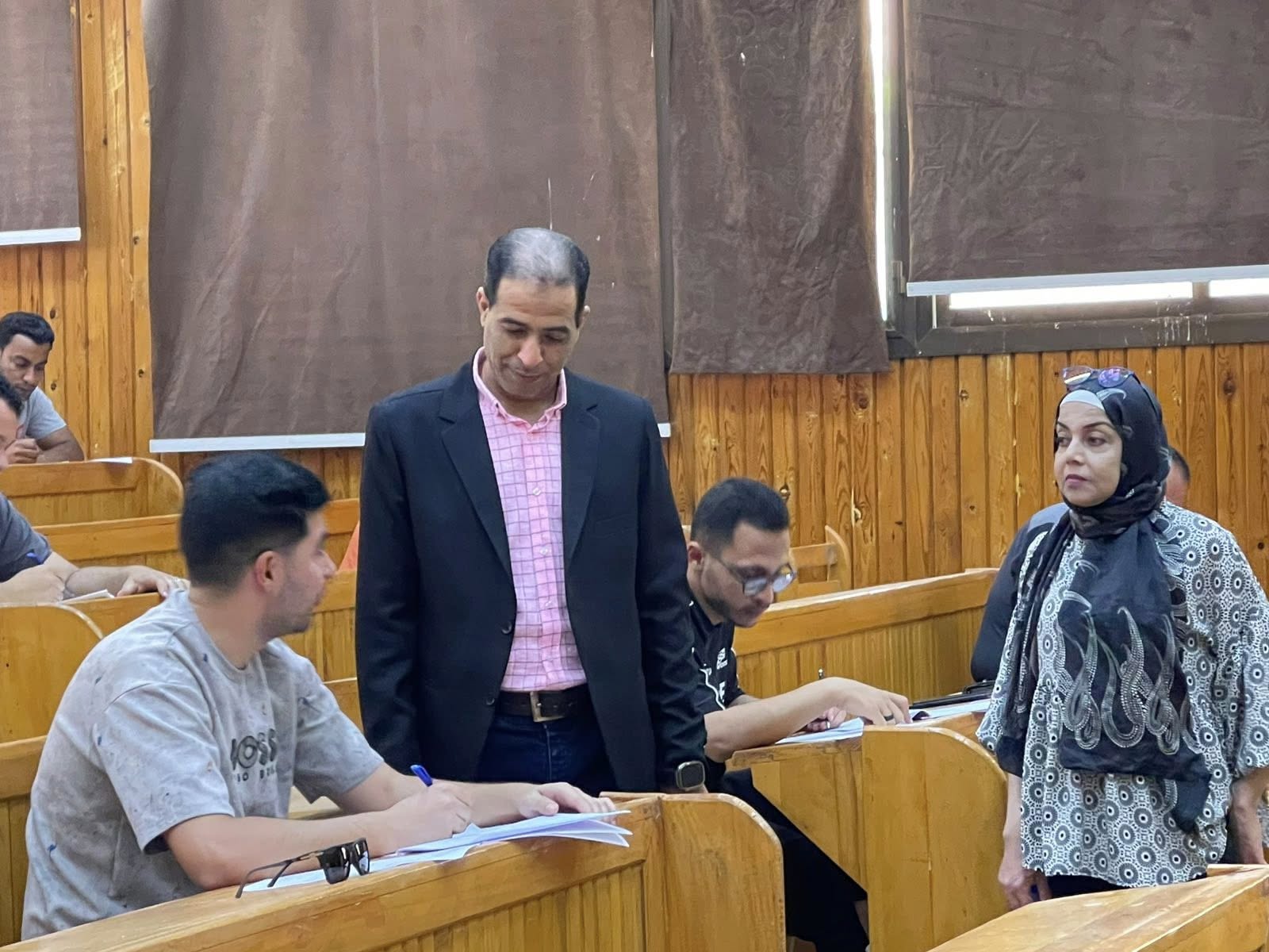 أ.د/ طاهر حسن محمد يتابع امتحانات دبلوم الدراسات العليا بكلية السياحة والفنادق