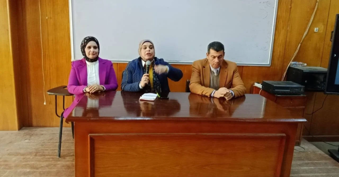 جامعة الفيوم: ورشة عمل لتصميم لوجو وصياغة شعار مبادرة «الطفل الآمن – SCI» بكلية الآداب