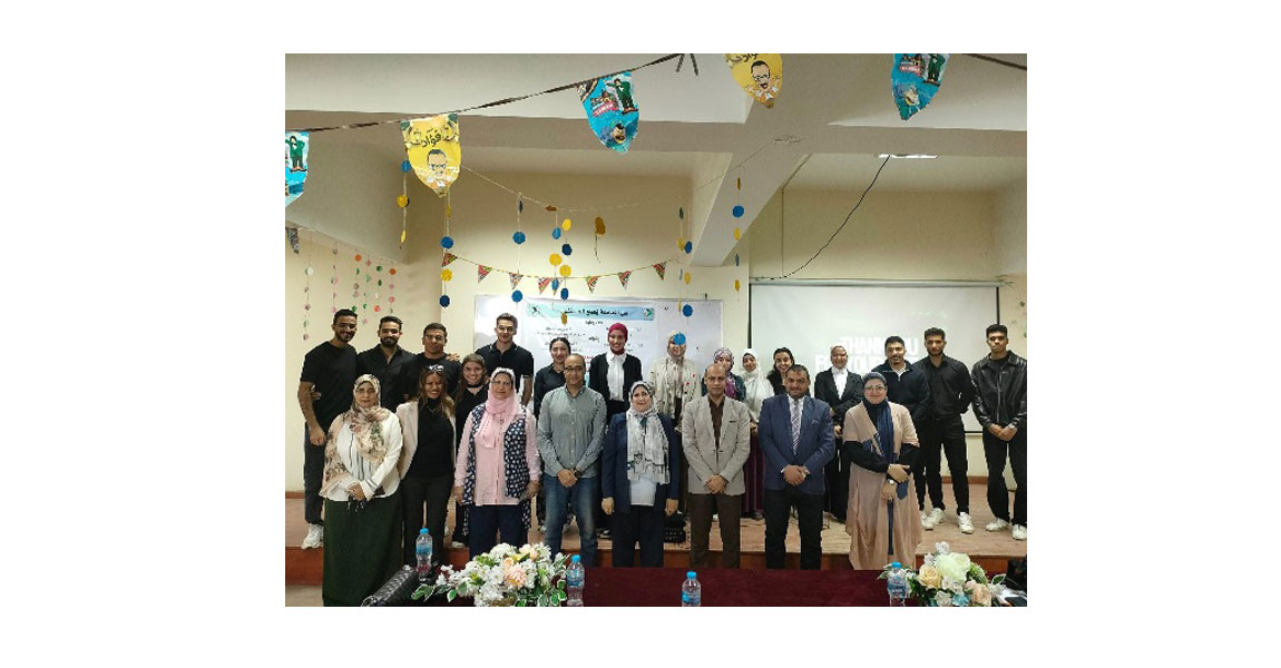 ندوة ذاتية بكلية الألسن بعنوان "الجامعة تصنع المستقبل"