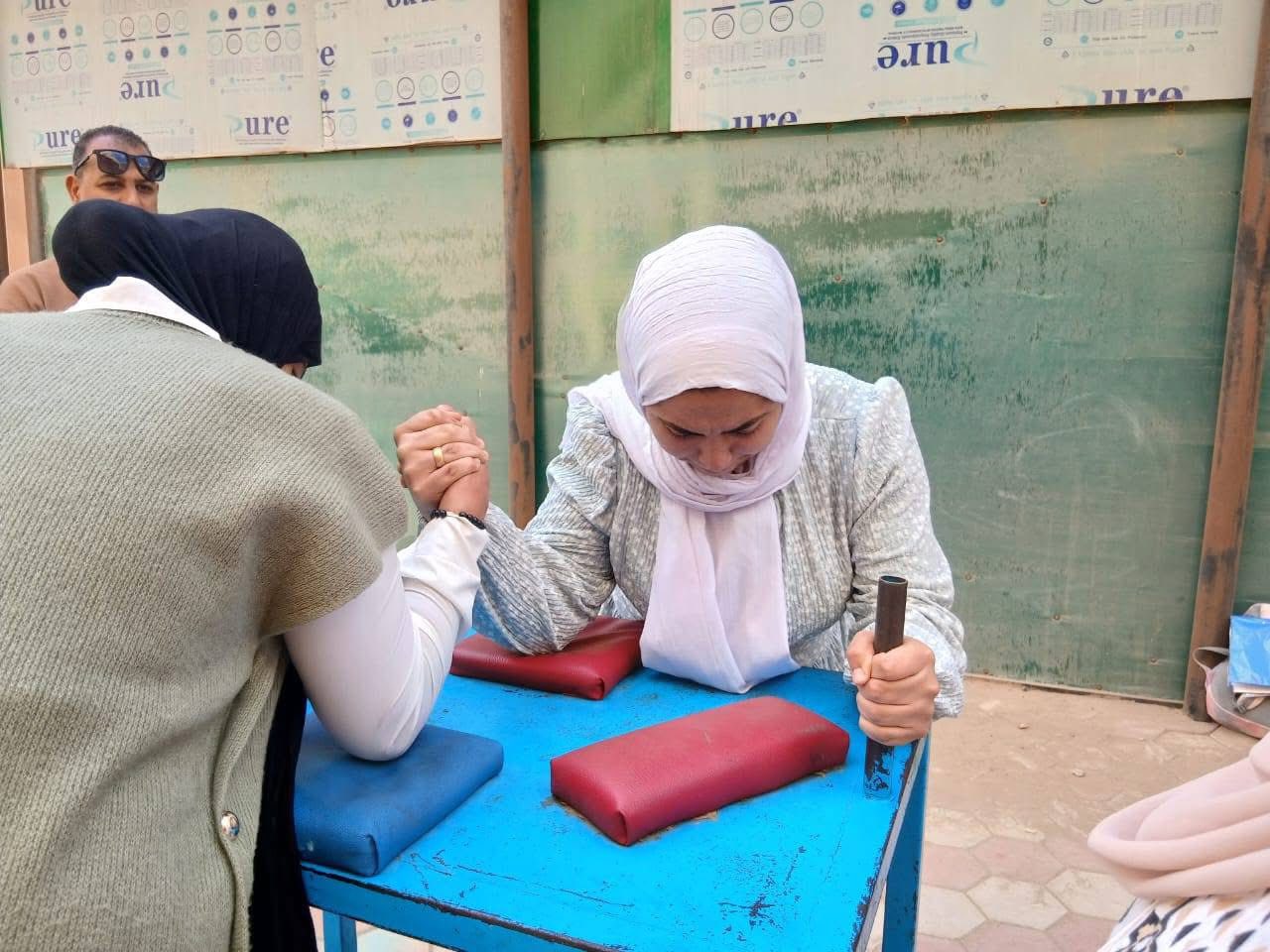 كلية السياحة والفنادق تحصد المركز الأول في معرض الصناعات الصغيرة بجامعة الفيوم