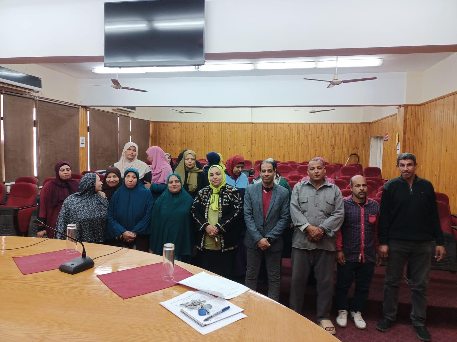 اجتماع عميد الكلية مع جهاز الخدمات المعاونة لتعزيز الأداء