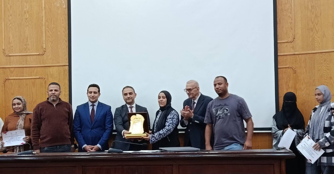 جامعة الفيوم تحتفي بأبناء أسر الشهداء والمصابين في ذكرى انتصارات أكتوبر المجيدة.. وتُكرّم الأستاذ الدكتور عاصم العيسوي تقديرًا لعطائه وجهوده في خدمة المجتمع