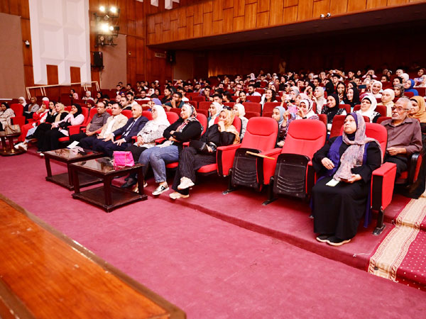  العرض المسرحي "الهروب"