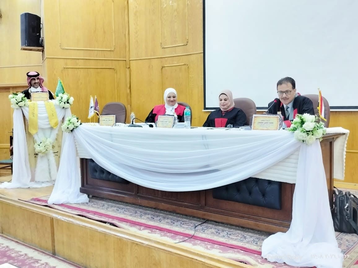 شهد قسم علم النفس بكلية الآداب جامعة الفيوم، يوم الخميس الموافق 22 أكتوبر 2026، في قاعة المكتبة المركزية، في تمام الساعة العاشرة صباحًا، مناقشة رسالة الماجستير في تخصص علم النفس الإكلينيكي المقدمة من 