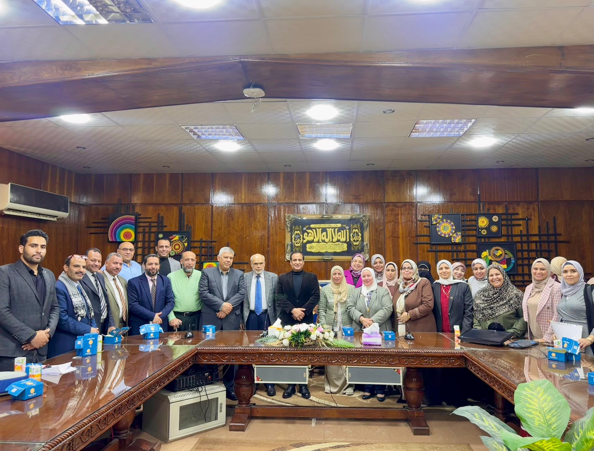 لقاء عميد الكلية بقسم التنمية والتخطيط بكلية الخدمة الاجتماعية 