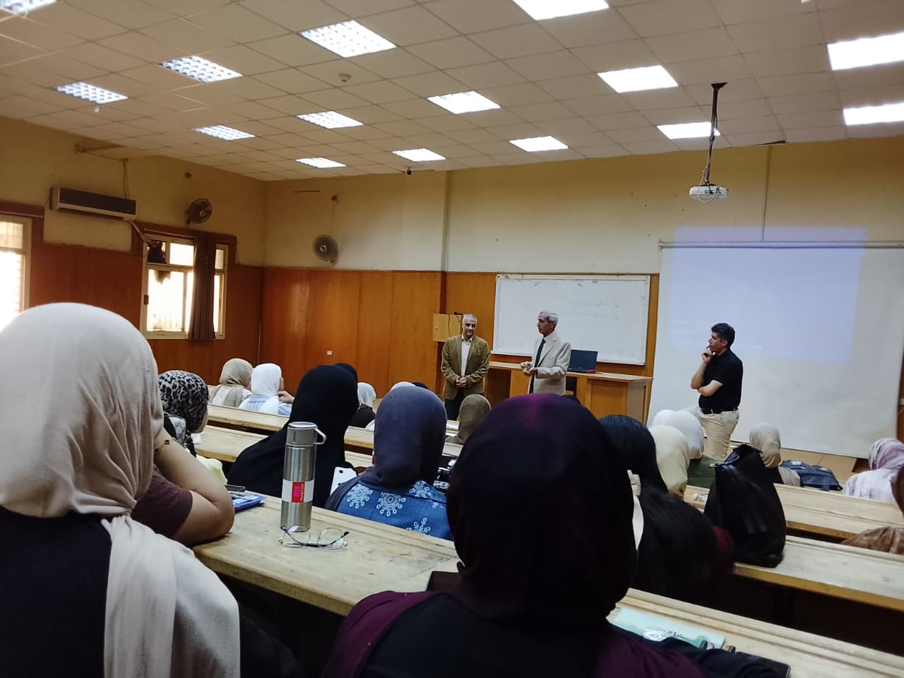 متابعة العملية التعليمية في قسم الآثار المصرية بكلية الآثار جامعة