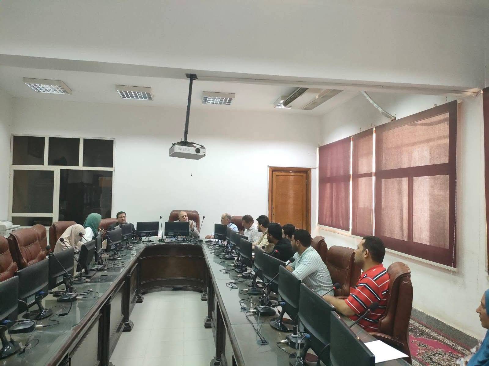 اجتماع لمتابعة استيفاء البيانات المطلوبة لجامعة الفيوم لإدراجها على منصة وزارة التعليم العالي.