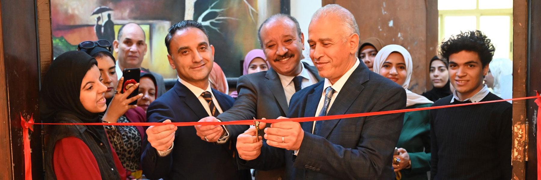 معرض فني طلابي "طبيعة صامتة بالألوان والأخشاب" بكلية التربية النوعية