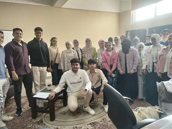 صيدلة الفيوم تفوز في مسابقة معرض الزيوت الطبية والعطرية 