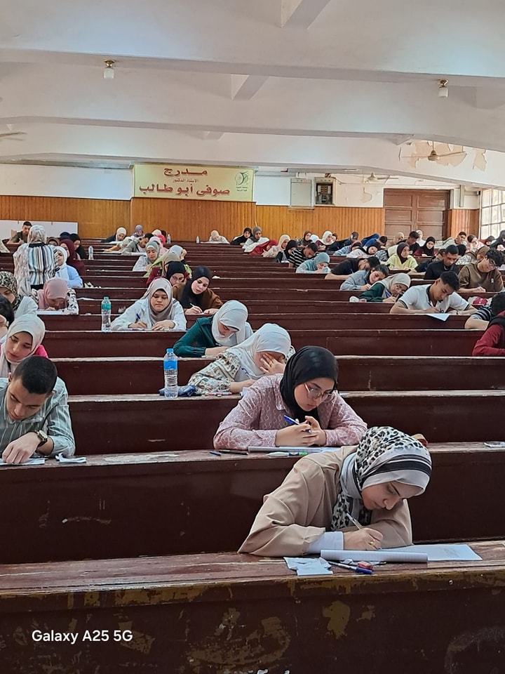 بداية امتحانات  الفصل الدراسي الثاني للمرحلة الجامعية الأولى