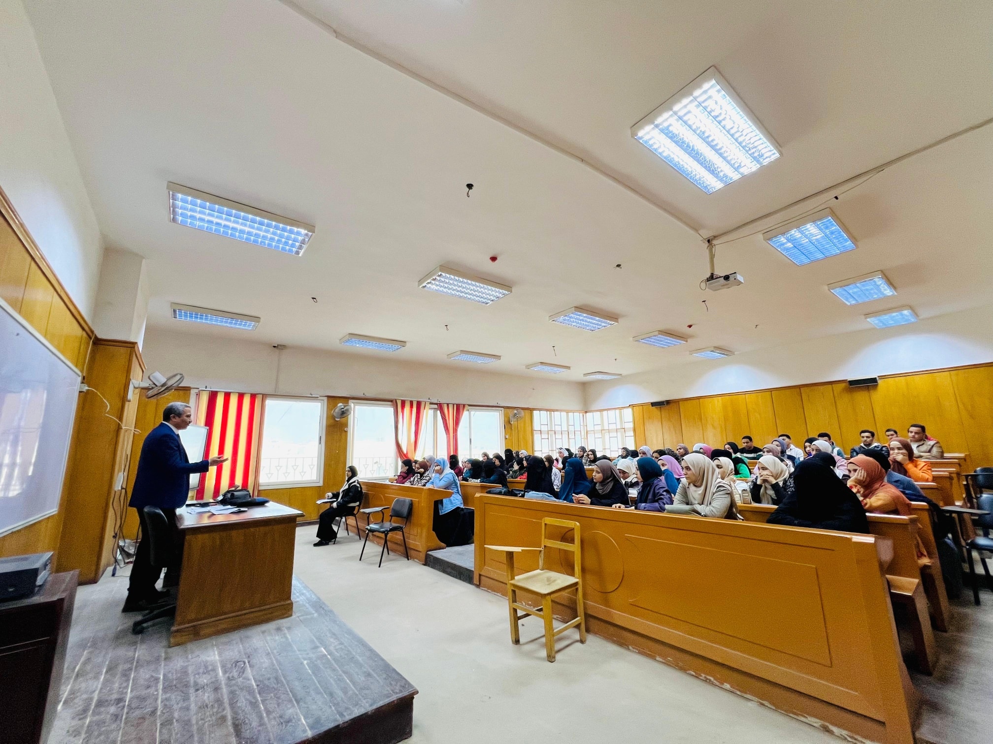 ورشة  عمل لتوعية الطلاب بالمعايير الأكاديمية لبرنامج علم الاجتماع حاضر فيها دكتور احمد رجب مسؤول المعيار وذلك يوم الأربعاء الموافق 4 مارس 2026 ،ويأتى في إطار الجهود المبذولة بقسم علم الاجتماع للحصول ع