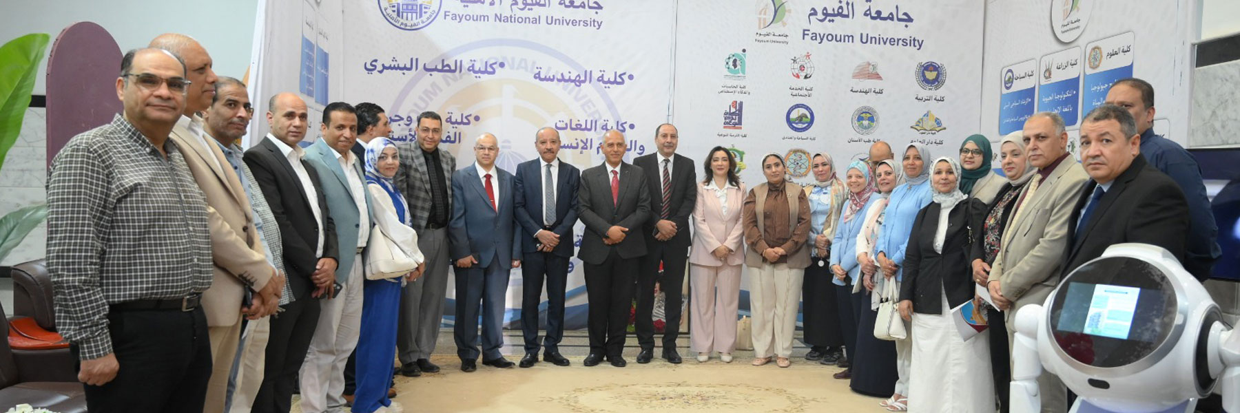 رئيس جامعة الفيوم يفتتح معرض " ادرس في جامعة الفيوم" 