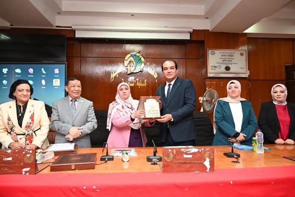 ملتقى المستفيدين و يوم الخريج بكلية التربية