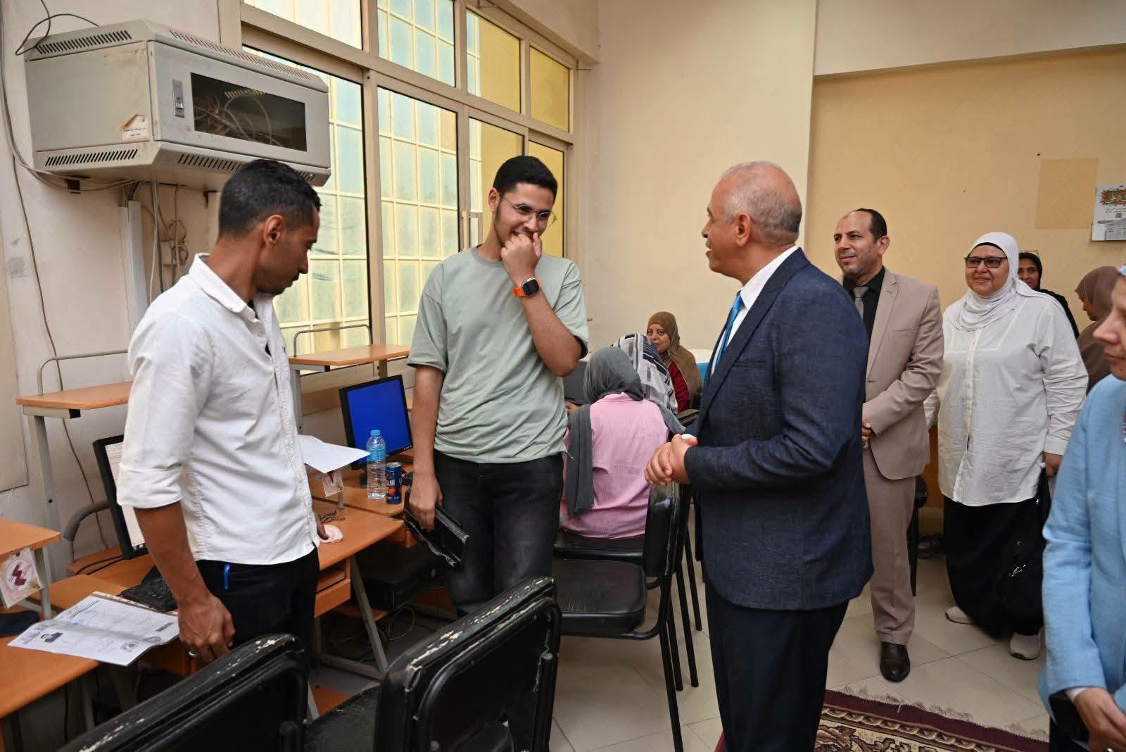معمل التنسيق الإلكتروني يستقبل طلاب المرحلة الأولى للثانوية العامة