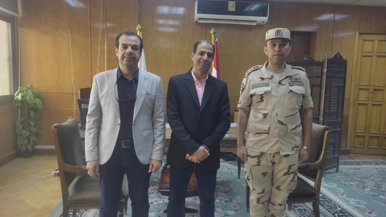 مدير إدارة التربية العسكرية يزور كلية السياحة والفنادق لتسليم نتائج دورة التربية الوطنية للطالبات