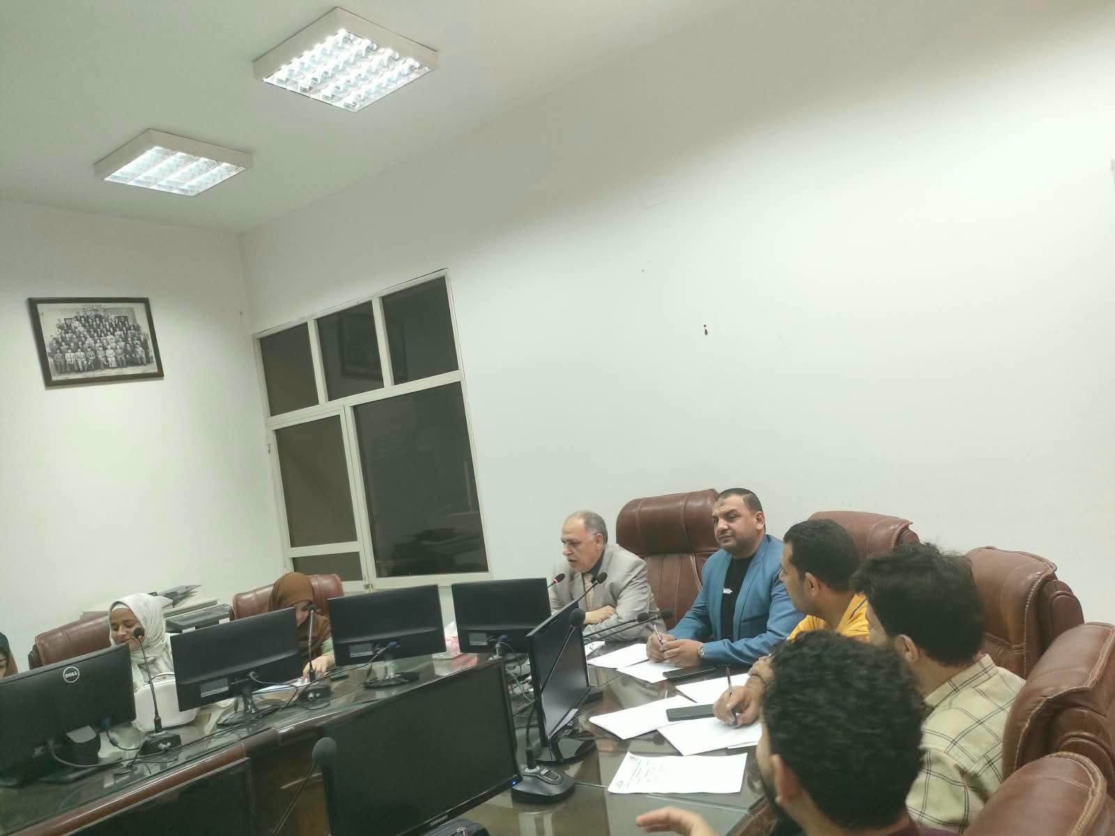 اجتماع سعادة عميد الكلية مع أعضاء الهيئة المعاونة 