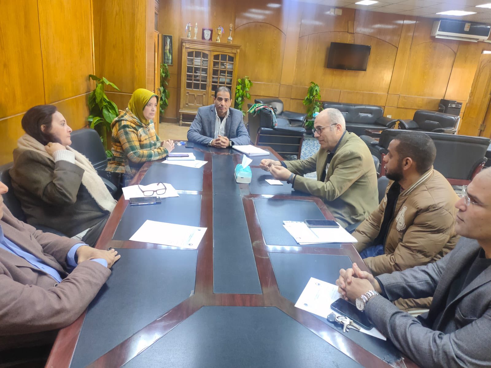 انعقاد اجتماع لجنة البرامج بكلية السياحة والفنادق