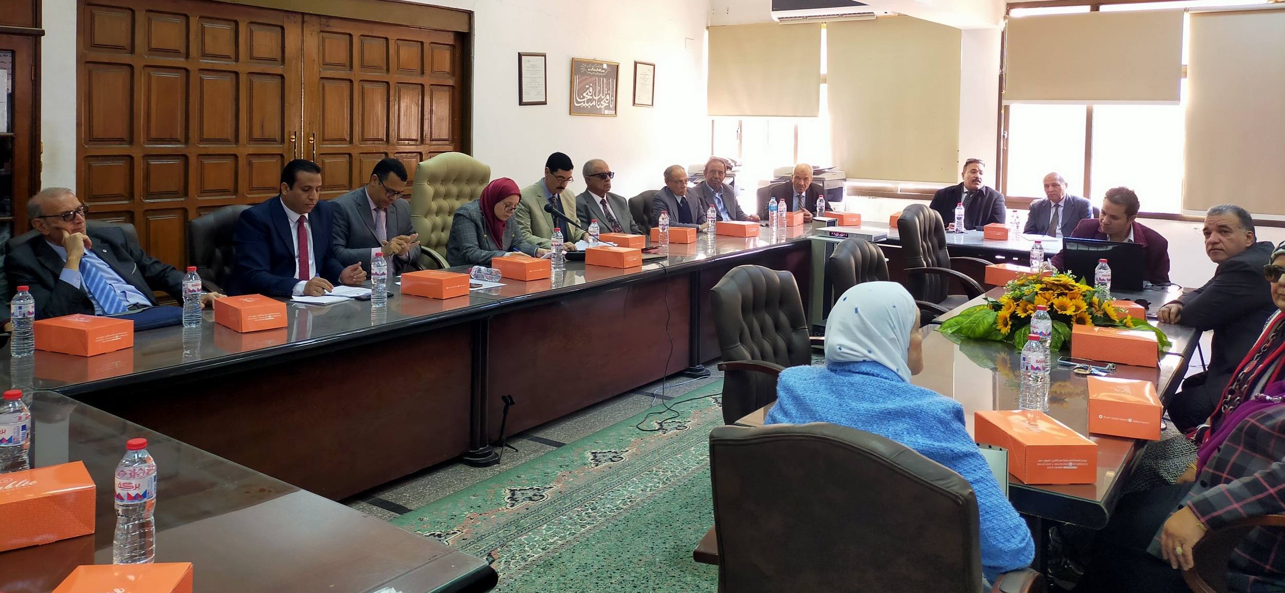  عقد إجتماع مجلس الكلية جلسة رقم (٥١٢)