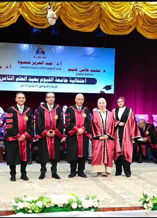 تكريم أعضاء الجهاز الإداري بكلية السياحة والفنادق الحاصلين على درجة الماجستير بمناسبة عيد العلم الثامن عشر لجامعة الفيوم