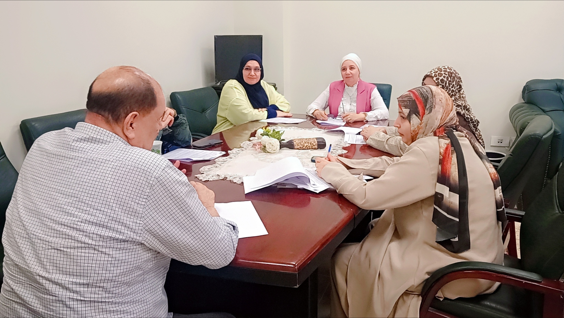 اجتماع لجنة الدراسات العليا والبحوث عن شهر أكتوبر للعام الجامعي 2026-2027