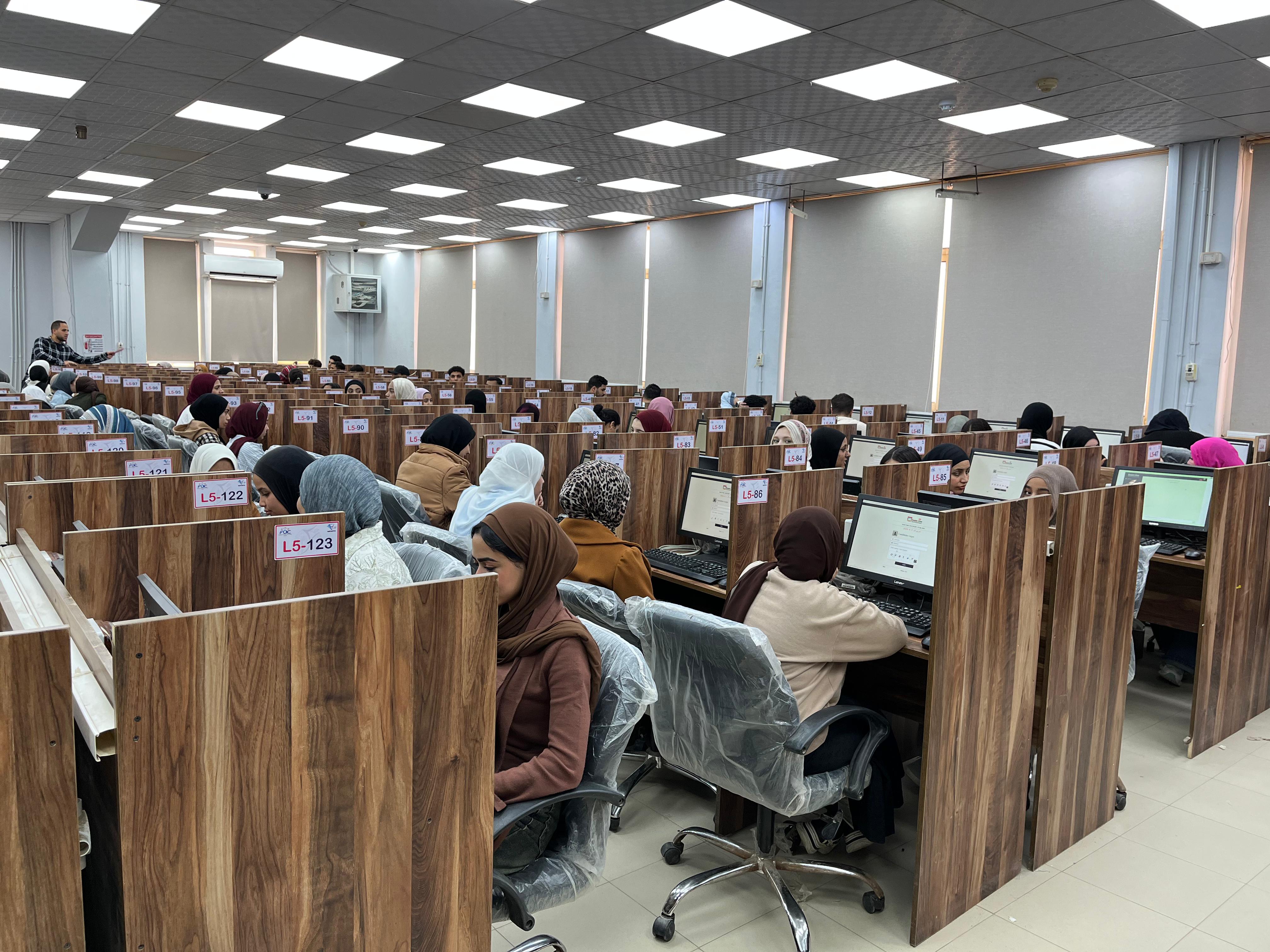 ورشة عمل لطلاب كلية الآثار للتدريب على الإختبارات الإلكترونية