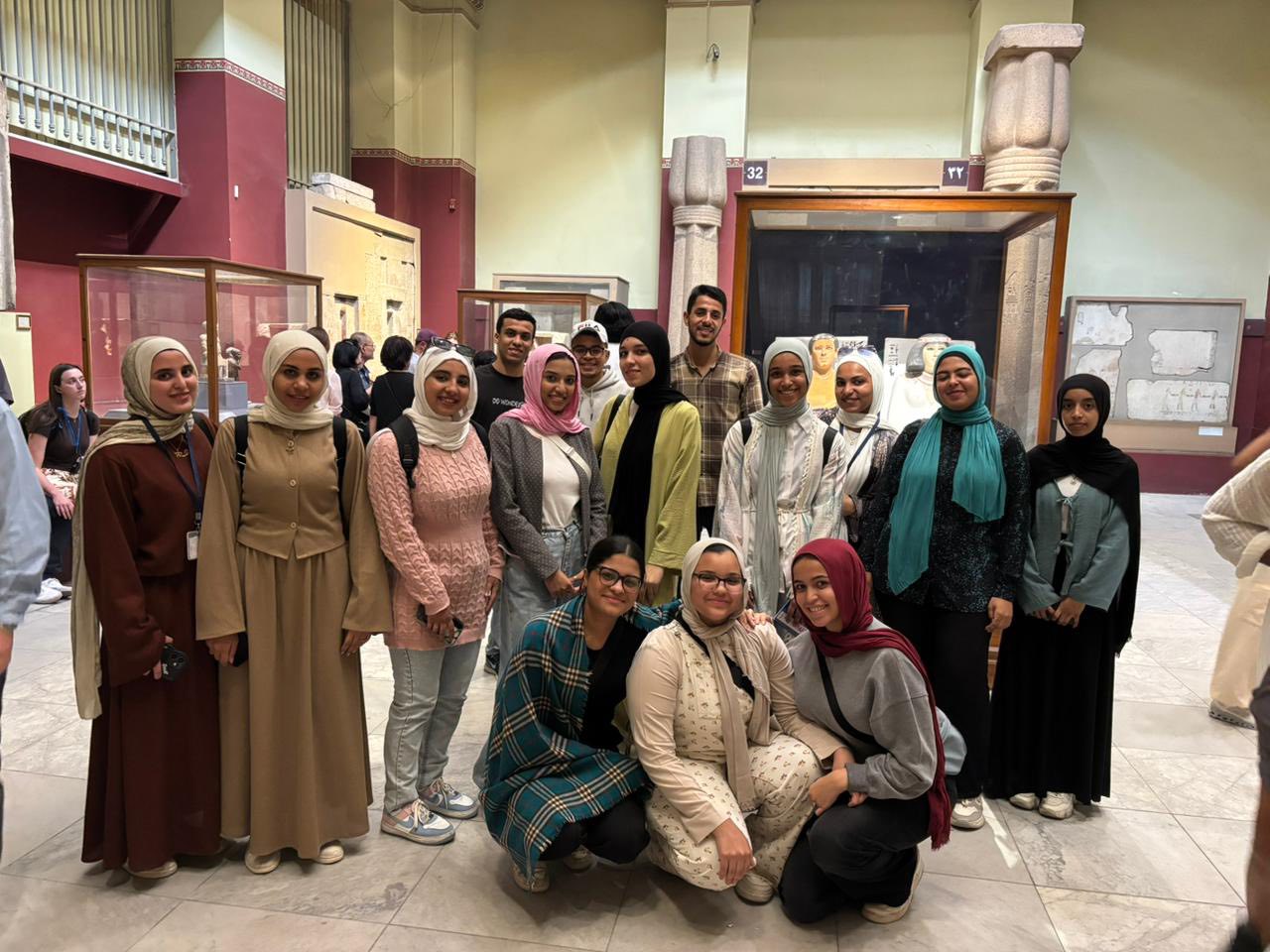 زيارة علمية إلى المتحف المصري بالتحرير لطلاب الفرقة الثانية قسم الإرشاد السياحي