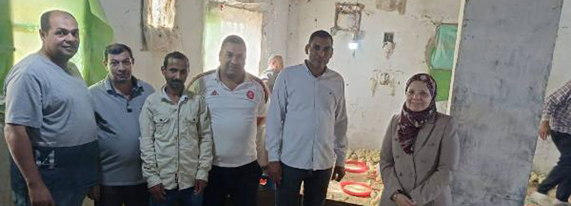 جولة تفقدية لمتابعة مزارع الكلية