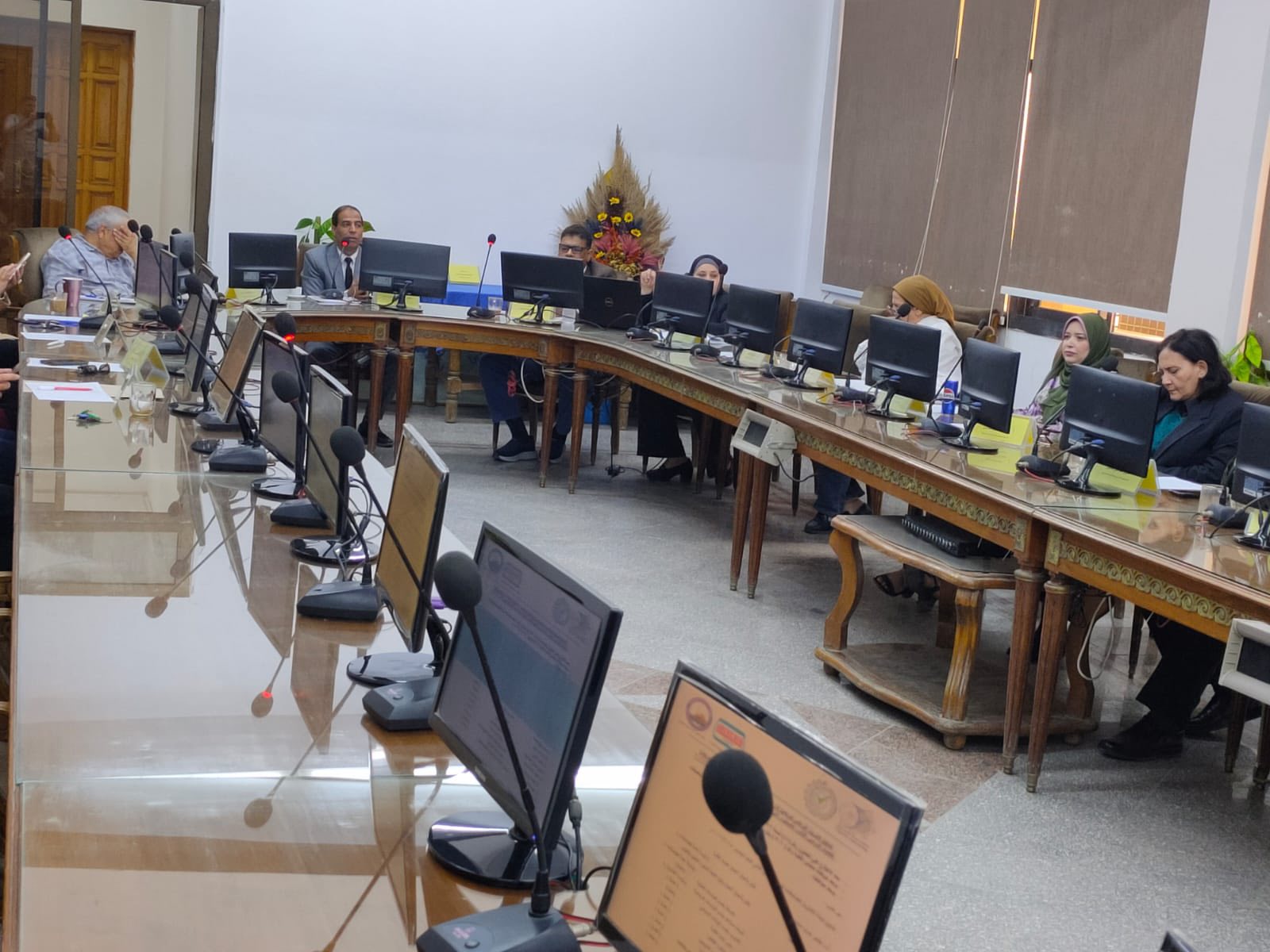 انعقاد مجلس الكلية لمناقشة الاستعدادات لامتحانات نهاية العام