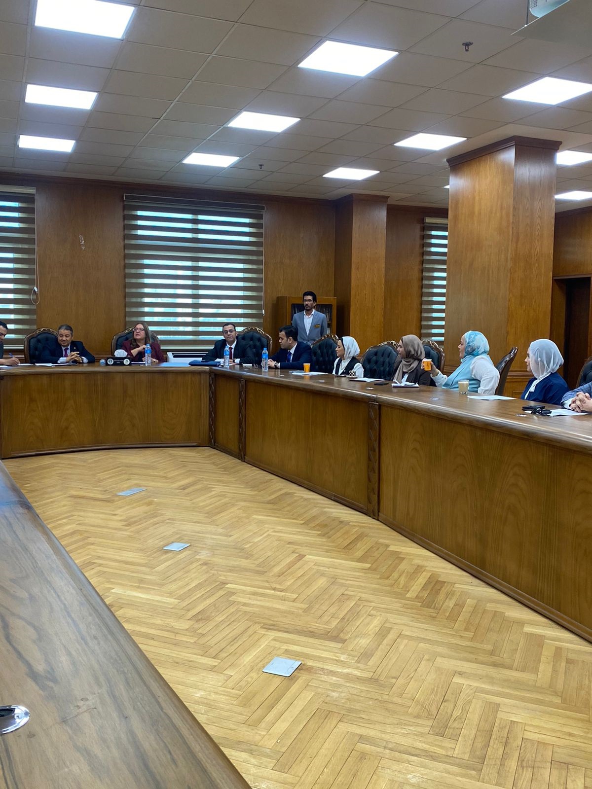 تطوير التعليم الجامعي وفقًا لمتطلبات سوق العمل: حوار بين الجامعة ومجتمع الأعمال بقطاع طب الأسنان