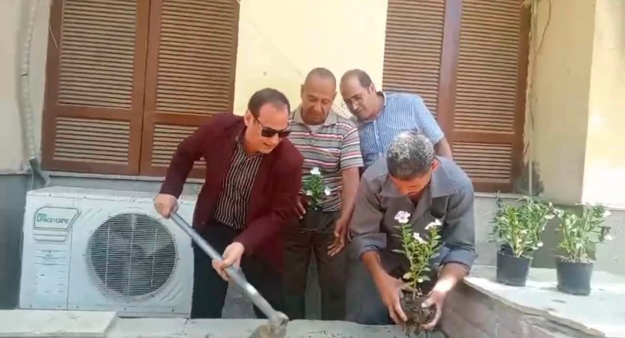 عميد كلية الخدمة الاجتماعية جامعة الفيوم يفتتح المرحلة الأولى من مشروع إعادة تأهيل مدخل وحديقة الكلية