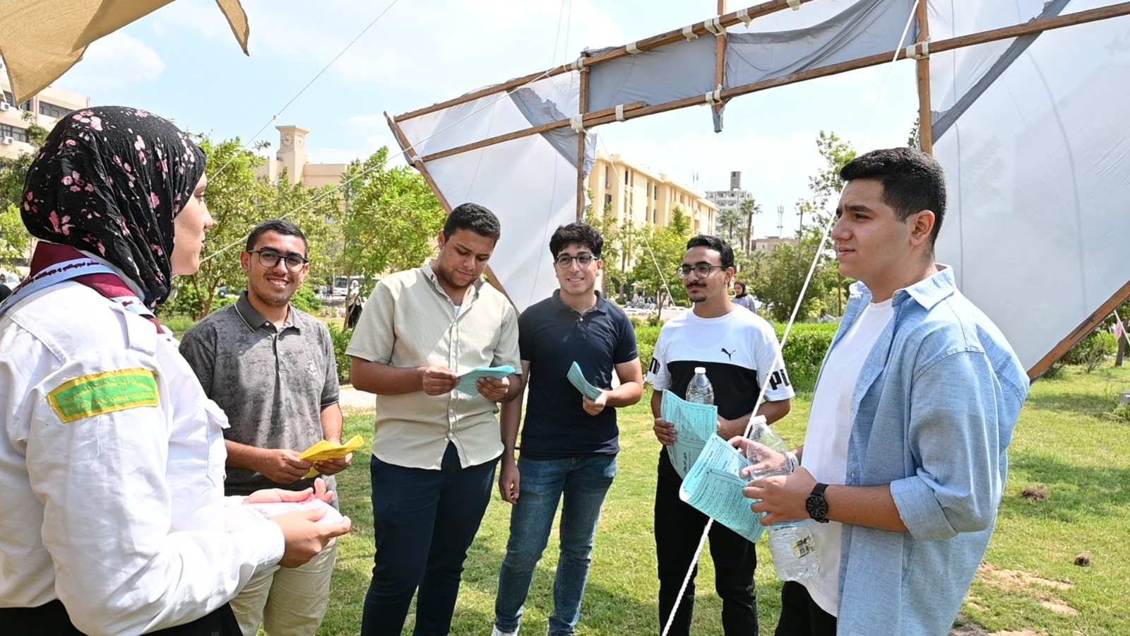   استقبال الطلاب الجدد والقدامى