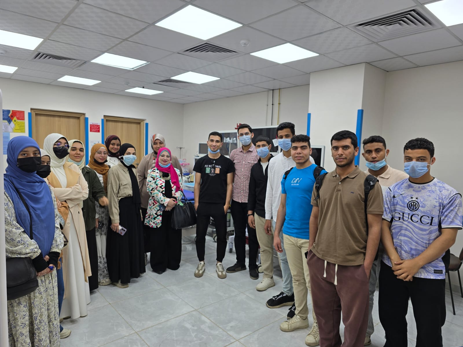 زياره كلية الصيدلة (برنامج الصيدلة الاكلينيكية ) لمعهد أورام الفيوم