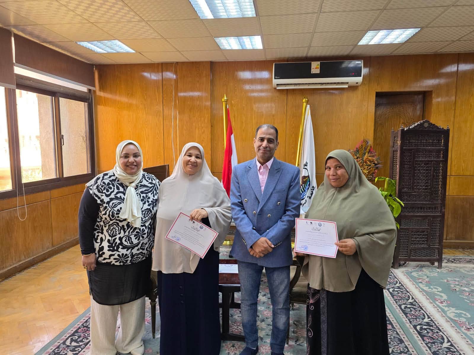 تكريم بعض من جهاز الخدمات المعاونة المشاركين في تنظيم ورشة عمل “متطلبات سوق العمل الحقيقي”