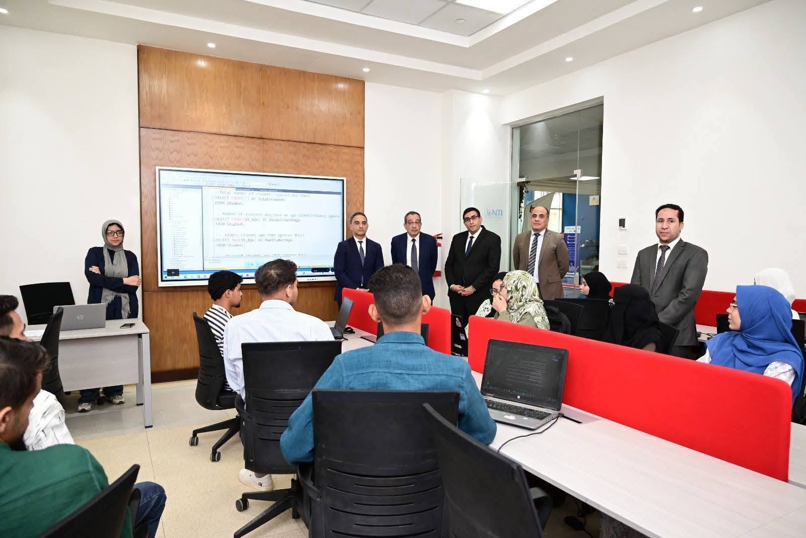 ئيس الجامعة يستقبل مدير المعهد القومي للاتصالات (NTI)  ا