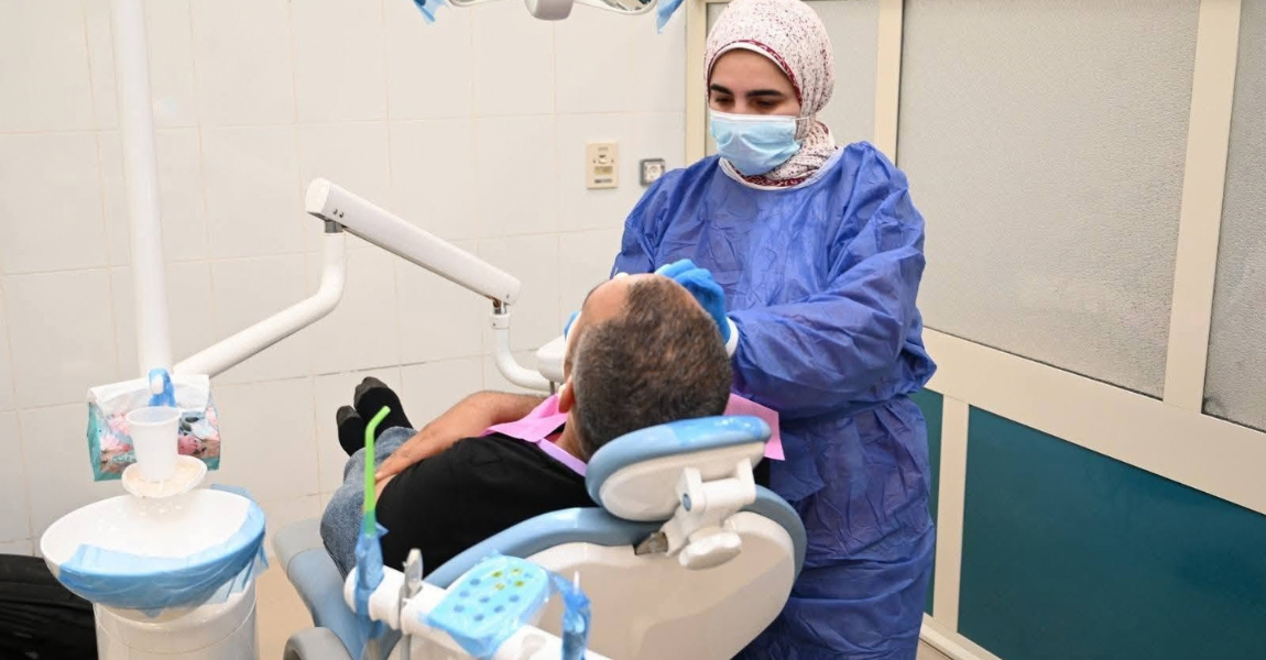 جامعة الفيوم: الاحتفال باليوم العالمي لصحة الفم والأسنان بكلية طب الأسنان