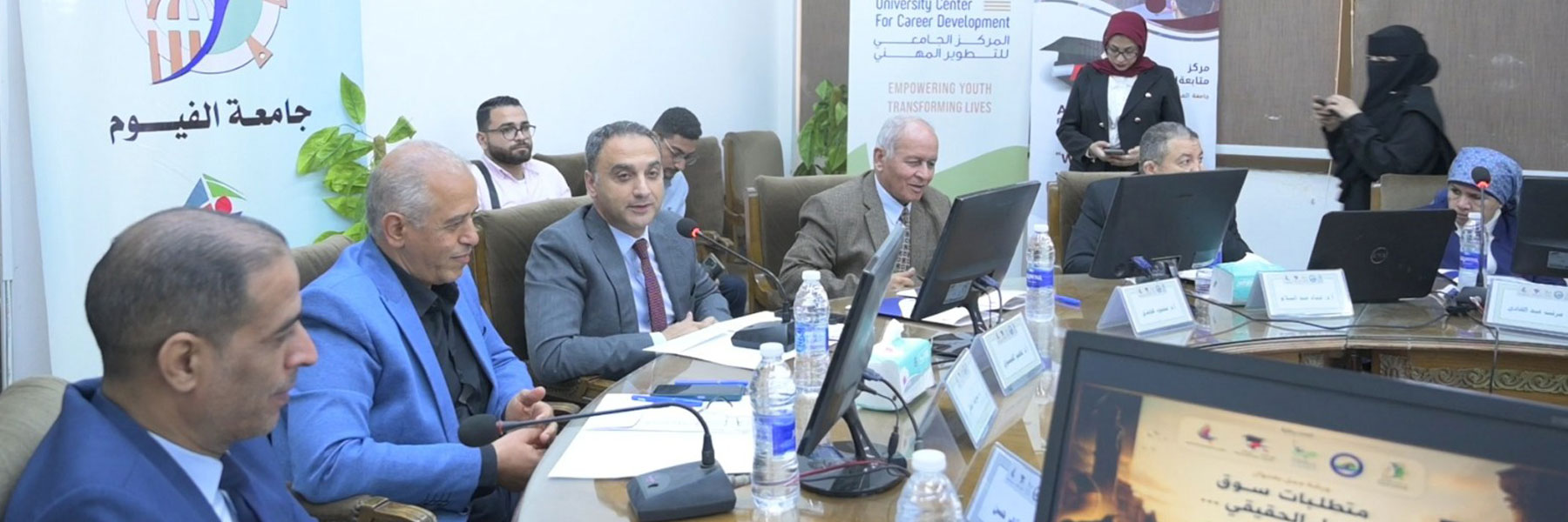 متطلبات سوق العمل الحقيقي- رؤية مشتركة بين الجامعة والحكومة والقطاع الخاص والخريجين" بكلية السياحة والفنادق