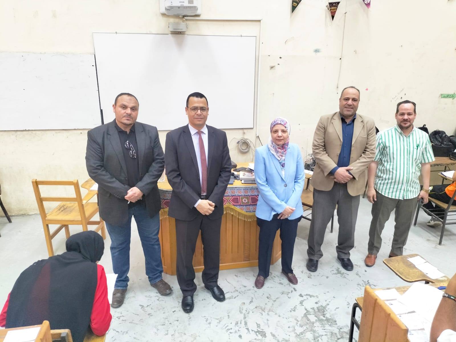 عمـــــيد الكلية يتفقد سير إمتحانات الفصل الدراسي الثاني للعام الجامعي ٢٠٢٥ /٢٠٢٦