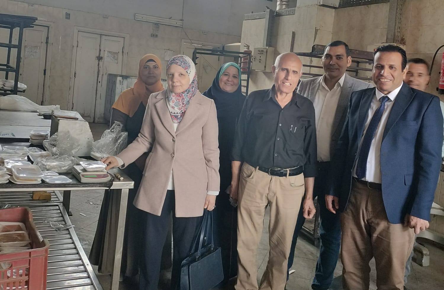 جولة تفقدية داخل الوحدة النموذجية للمخبوزات