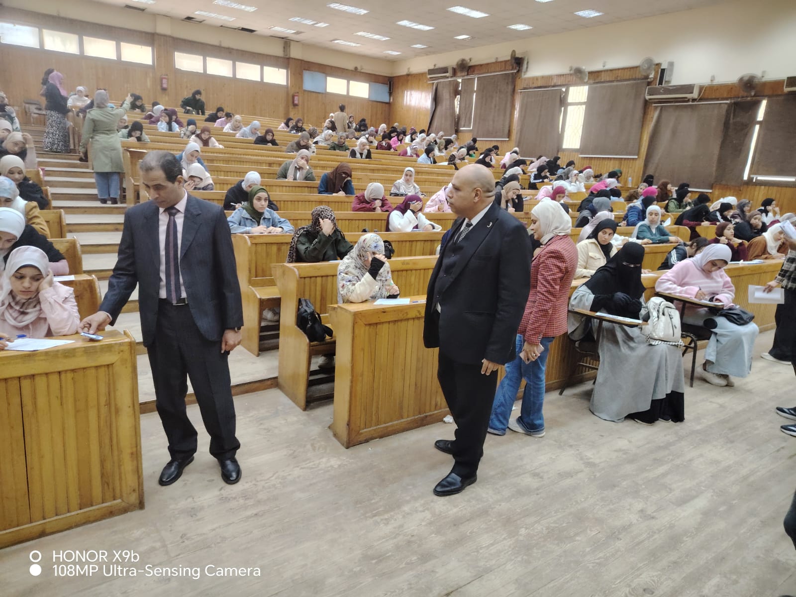 متابعة سير امتحانات برنامج إدارة السياحة الرياضية